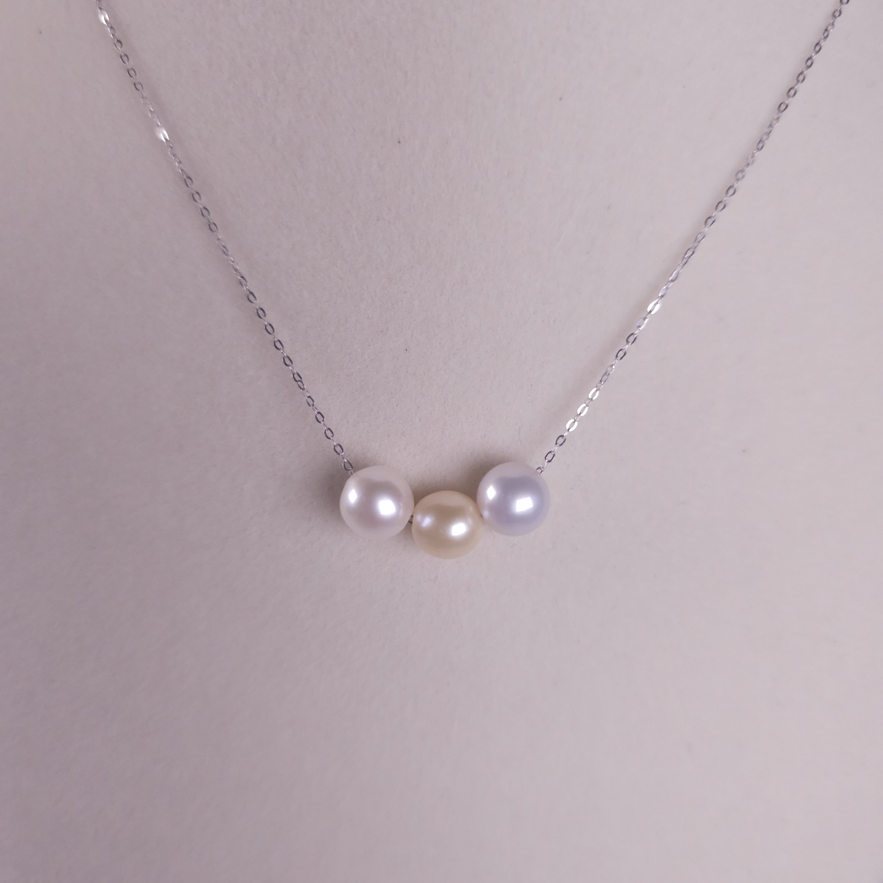 Genuine Akoya Pearl necklace on 18K gold chain (18in)