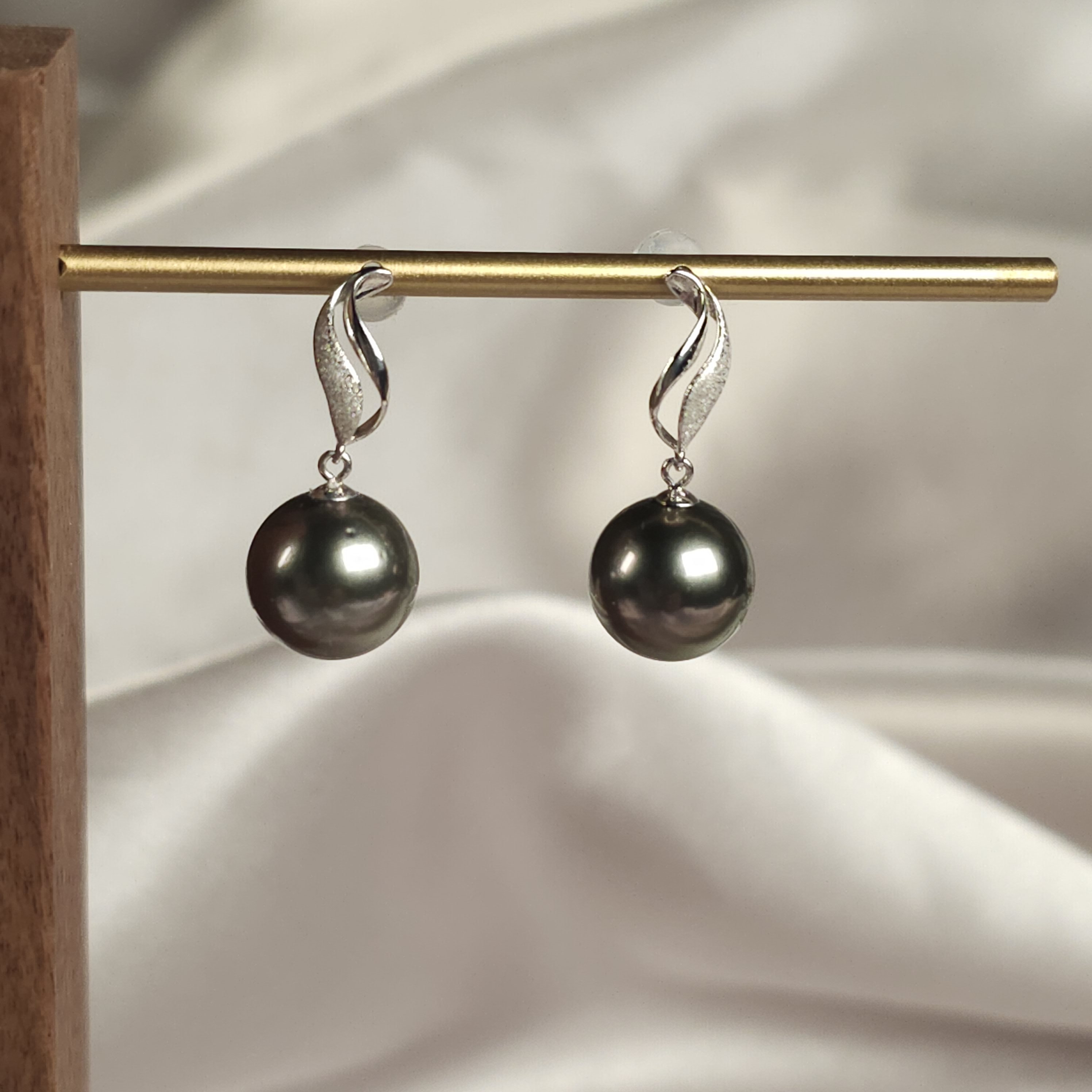 Genuine Black Tahitian pearl earrings in 18K white gold setting